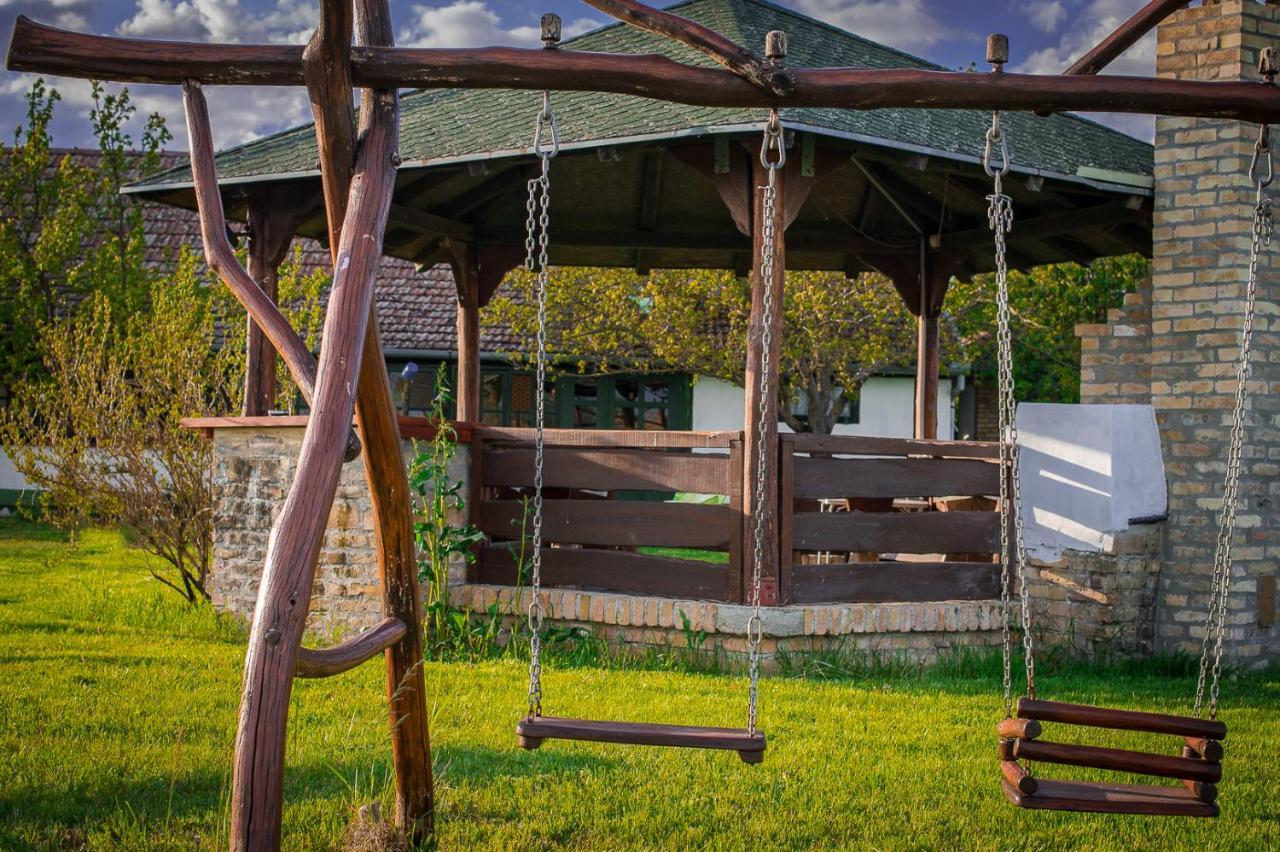 Etno Salas - Etno Ranch - Seosko Turisticko Domacinstvo Palic Exterior photo